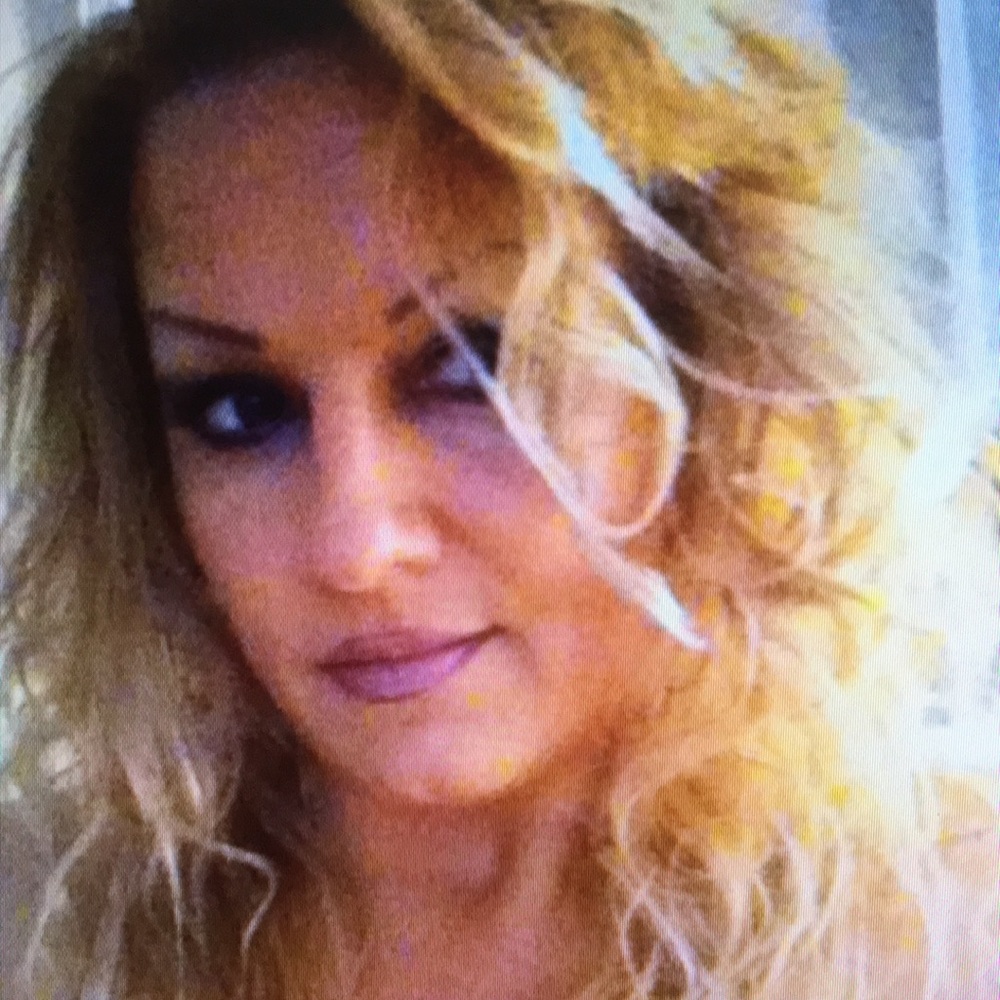 Meet your Posher, Sally - 🌹 POSHMARK AMBASSADOR